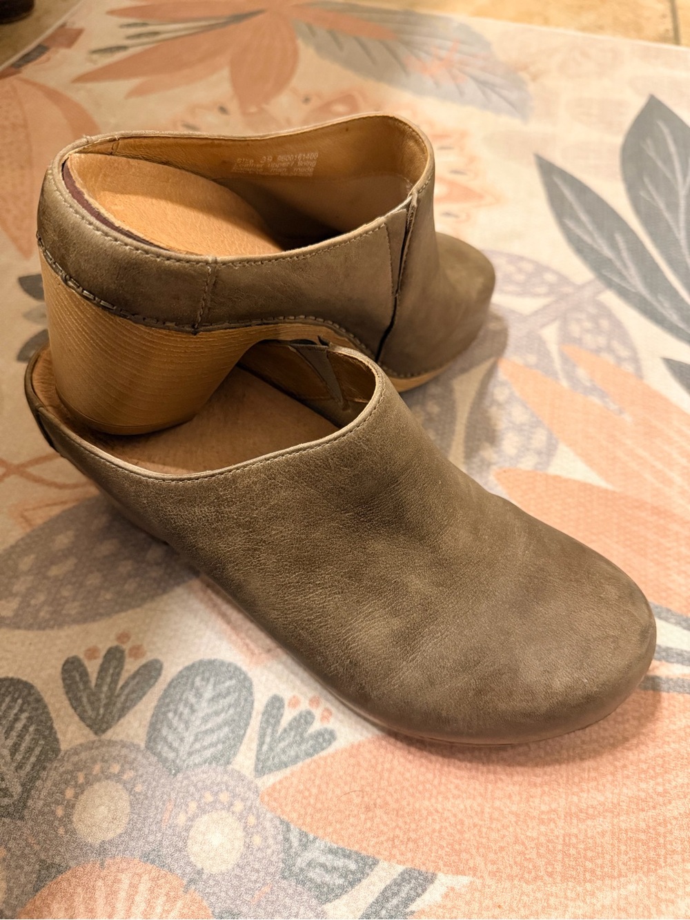 GT-0105 Dansko Brown Leather Clogs 39 Heeled Mules Wood Look Block Heel